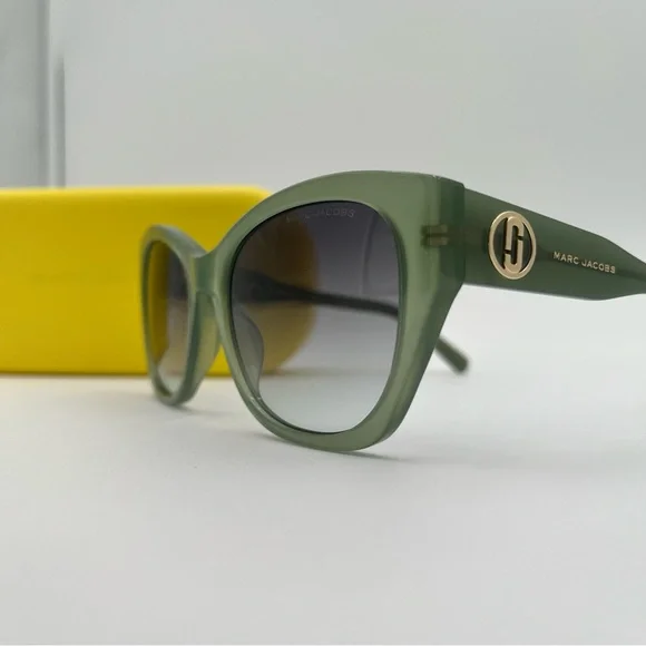 Marc Jacobs Olive Sunglasses with Gradient Lenses display picture 1